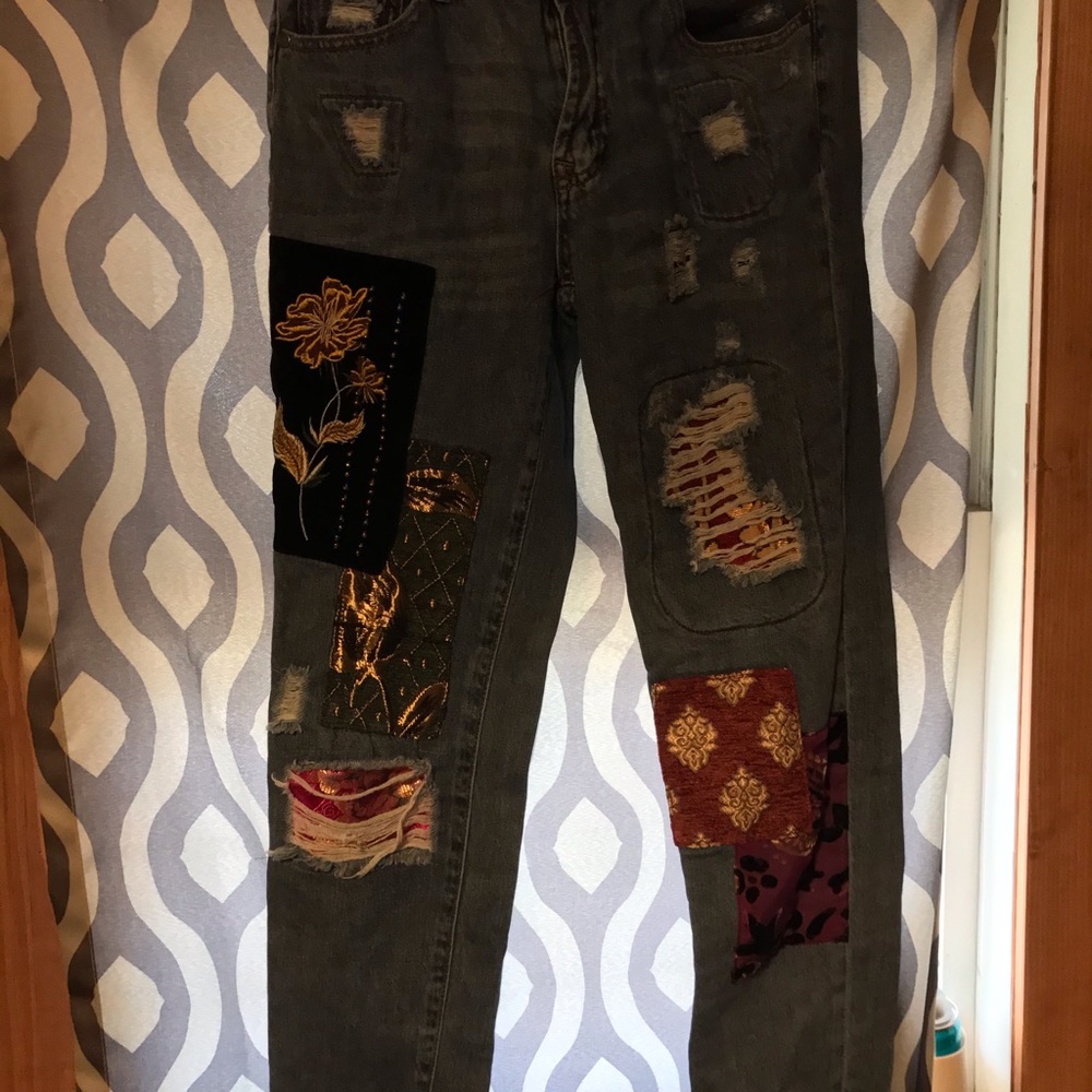 Indigo Thread Patchwork Capri Pants Size 0 - image 4